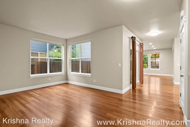 Foto del edificio - 4 br, 2.5 bath House - 5220 NW Shoreline Way