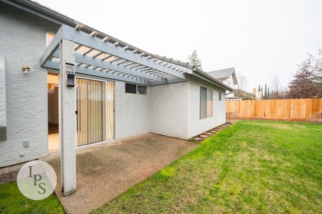 Foto del edificio - 2188 E Pinedale Ave