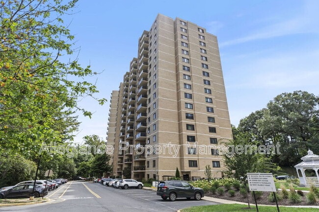 Building Photo - 309 Yoakum Pkwy