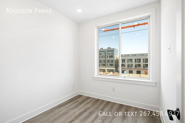 Building Photo - 2230 E Somerset St