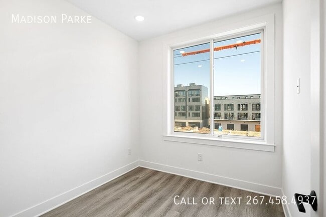 Building Photo - 2230 E Somerset St