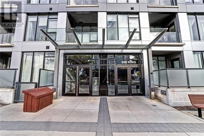 Building Photo - 690 King St W