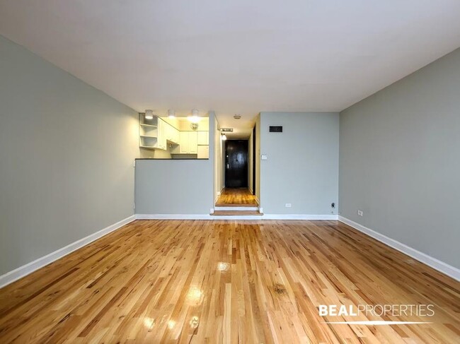 Foto del edificio - 0 bedroom in CHICAGO IL 60610