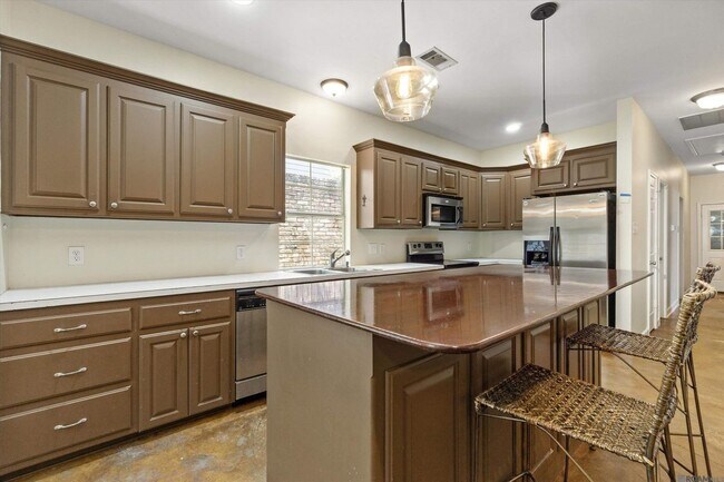 Foto del edificio - 270 Stoney Creek Ave