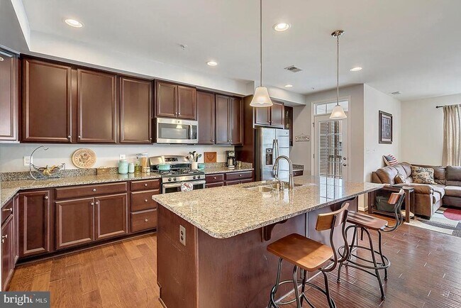 Foto del edificio - 7548 Brunson Cir