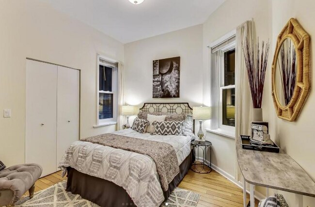 Foto del edificio - 2033 N Racine Ave