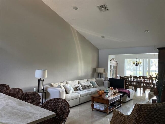 Building Photo - 10474 Lake Vista Cir