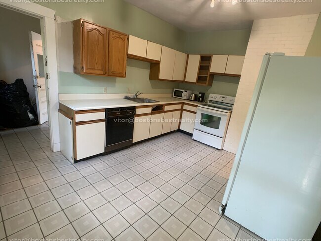 Foto del edificio - 80 Corey Rd