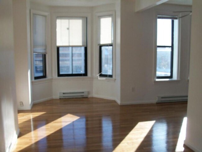 Building Photo - 3 bed in Bay Village