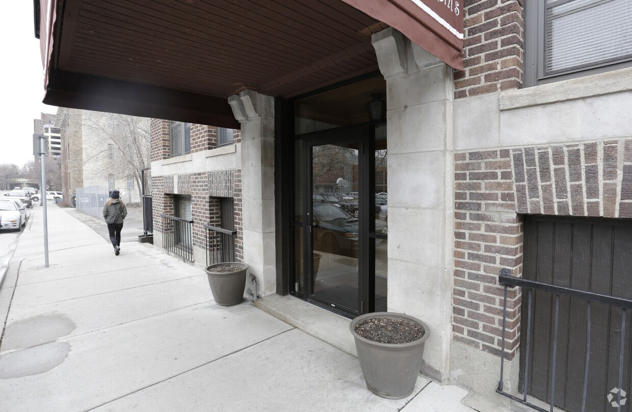 Building Photo - The Commodore