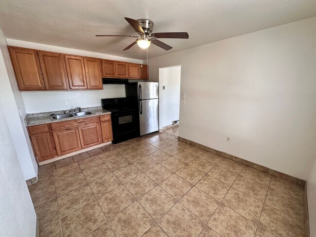 Foto del edificio - 1002 Edith Blvd SE