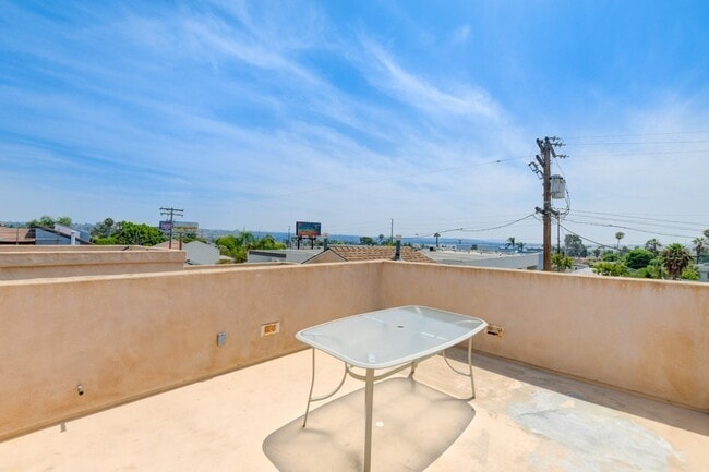 Building Photo - 1939 Felspar St