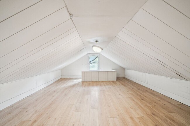 Foto del edificio - Spacious 3 Bedroom Home in Spring Garden (Single Family)