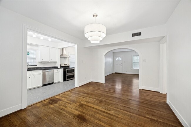 Building Photo - 1937 W McKinney St