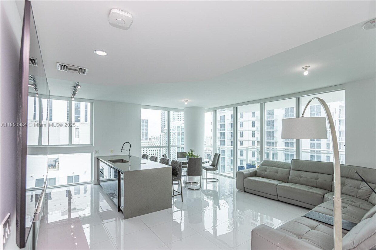 Foto principal - 1080 Brickell Ave