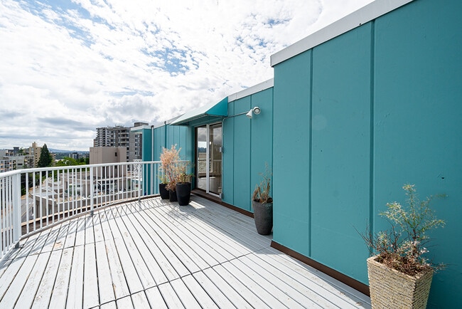 Building Photo - 2190 Bellevue Avenue