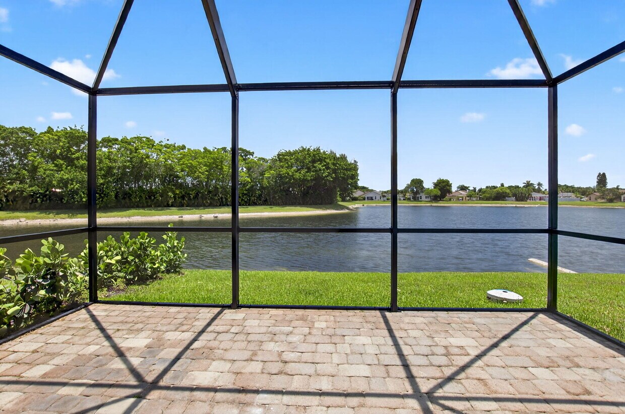 Foto principal - 9151 Pine Springs Dr