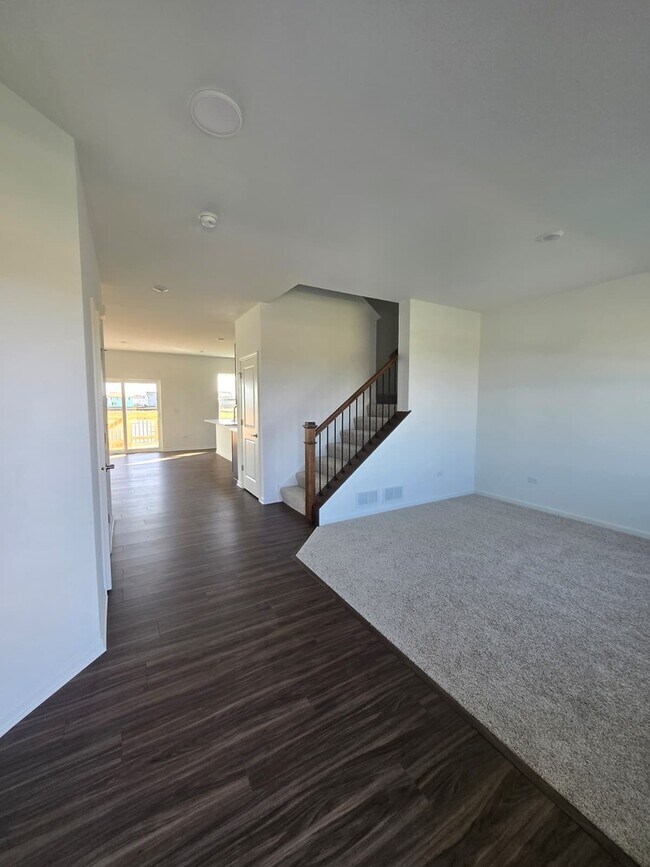 Foto del edificio - 348 Danforth Dr