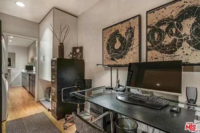 Foto del edificio - 8550 Holloway Dr