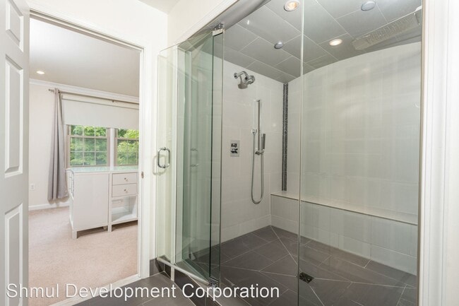 Building Photo - 4 br, 3.5 bath House - 11219 Empire L