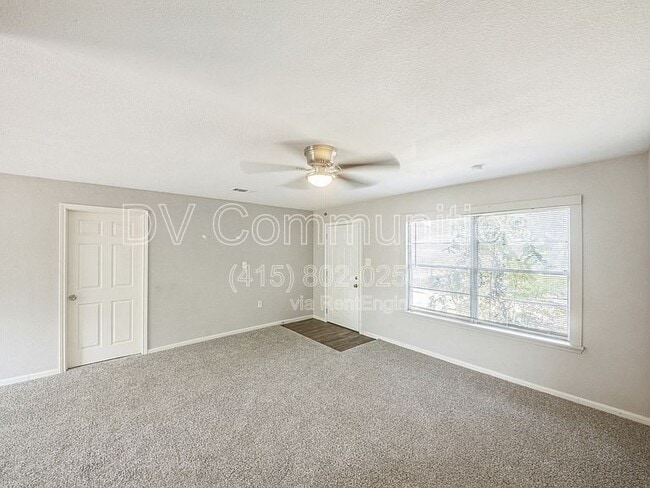 Foto del edificio - 6838 Crestridge St