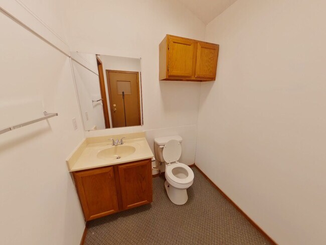 Building Photo - 3233 Illinois Apt 2