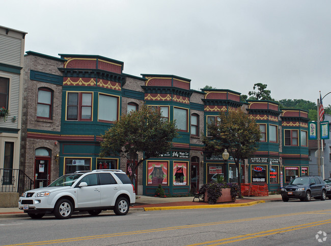 Building Photo - 122-140 Main St