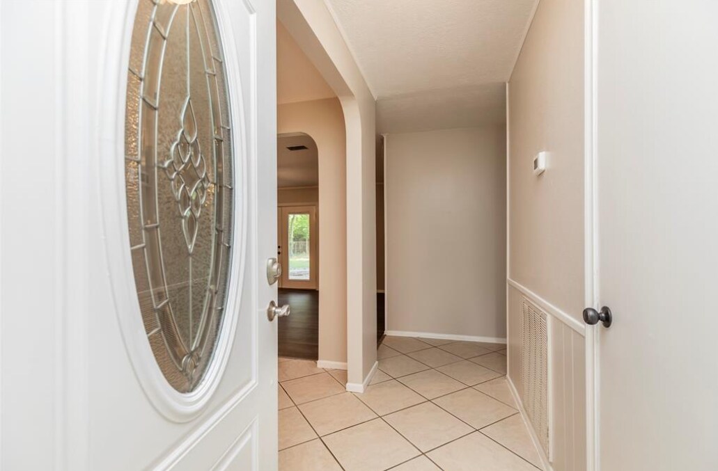 Building Photo - 409 Mary Ln