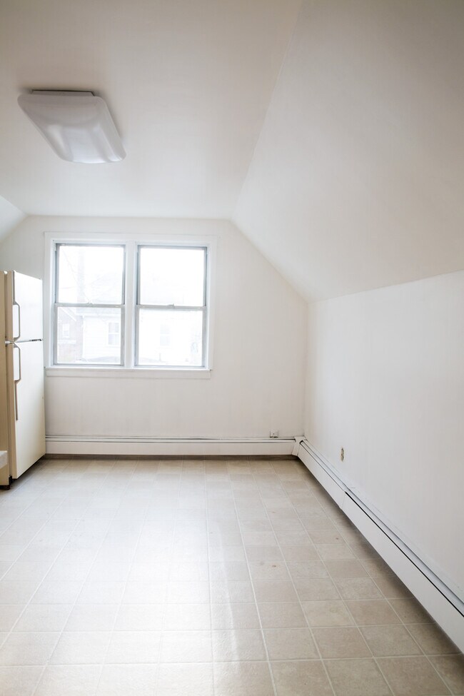 Building Photo - 333 75th St