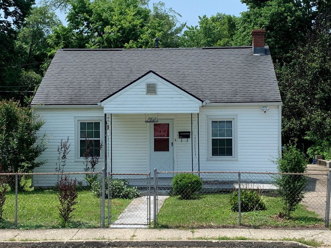 Primary Photo - Pre-Leasing Now for Fall Semester 2025