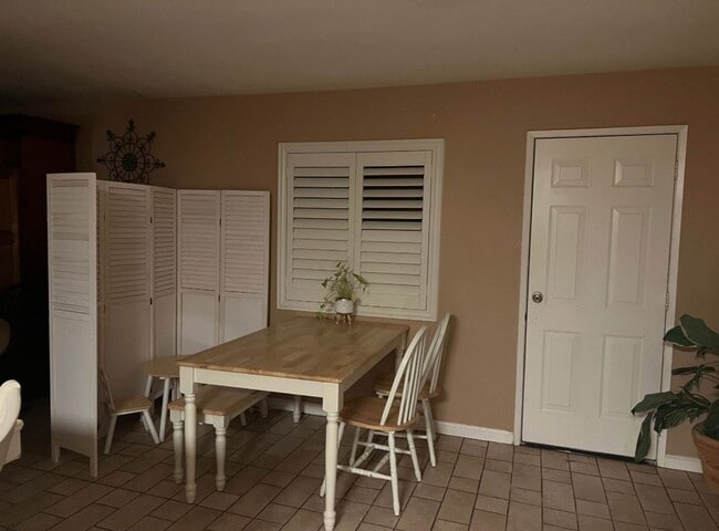 Foto del edificio - 33244 Churchill St