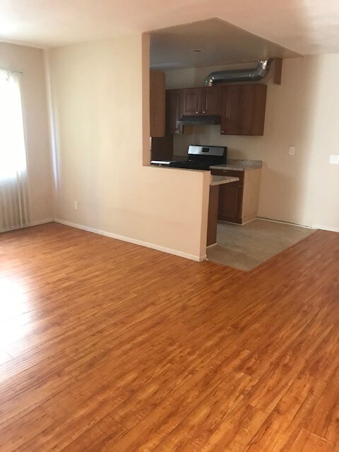 Foto principal - 627 E Angeleno Ave