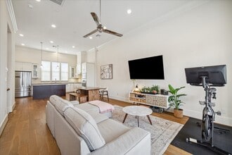 Building Photo - 9520 London Bridge Station