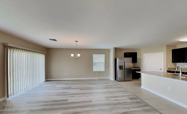 Building Photo - 423 Gris Sky Ln