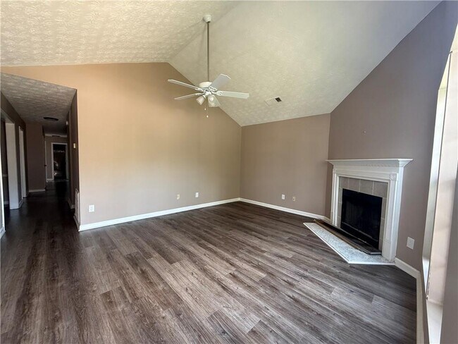Foto del edificio - 145 Chandler Fields Dr