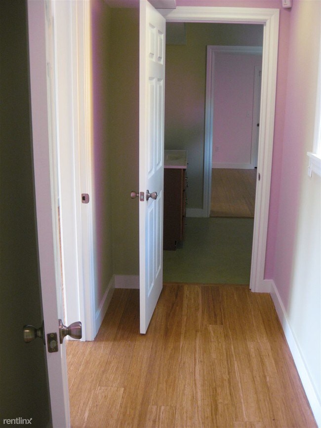 Building Photo - 2 br, 1 bath Duplex - 1300 55th St