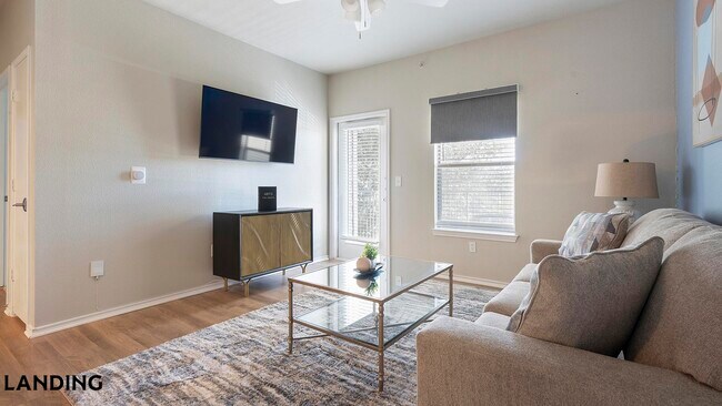 Foto del edificio - 7027 Farm-To-Market Rd 78