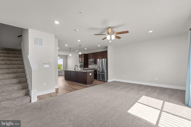 Building Photo - 2753 Town View Cir