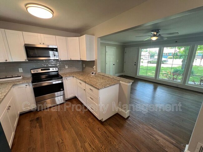 Building Photo - 32 N Garden Cir