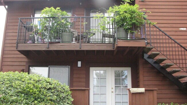 Foto del edificio - 3180 Country Club Dr