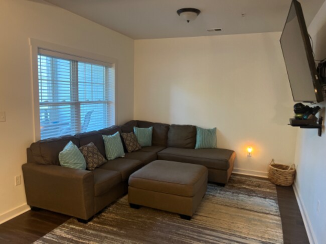 Building Photo - 7922 Shore Dr