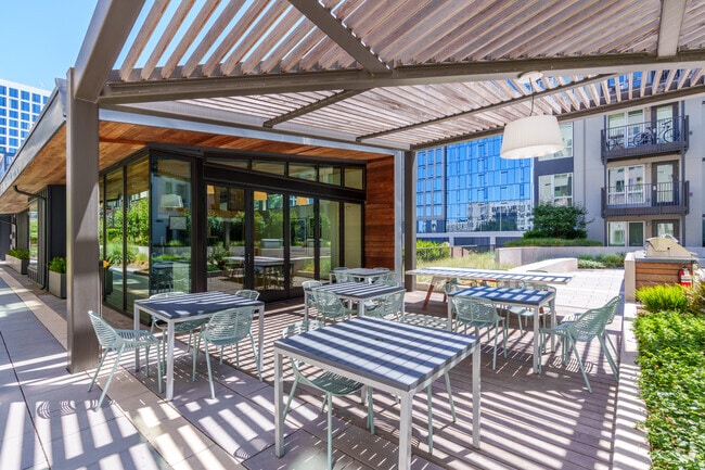 Building Photo - Alta Waverly