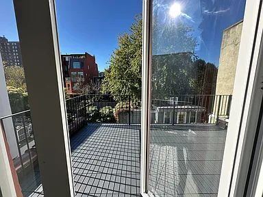 Foto del edificio - Bright, Brand-New One-Bedroom with Private Roof Deck in Red Hook