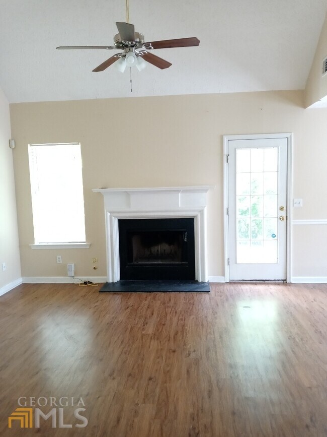 Building Photo - 382 Summer Hill Cir