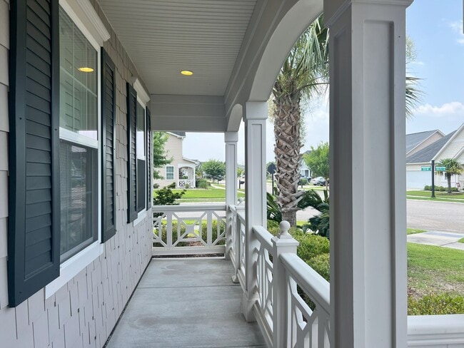 Foto del edificio - MARKET COMMON - 4 BEDROOM, 2.5 BATH HOME A...