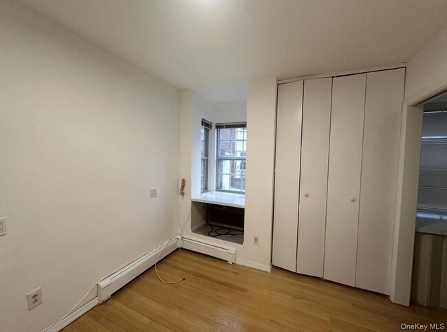 Foto del edificio - 205-32 Brian Crescent