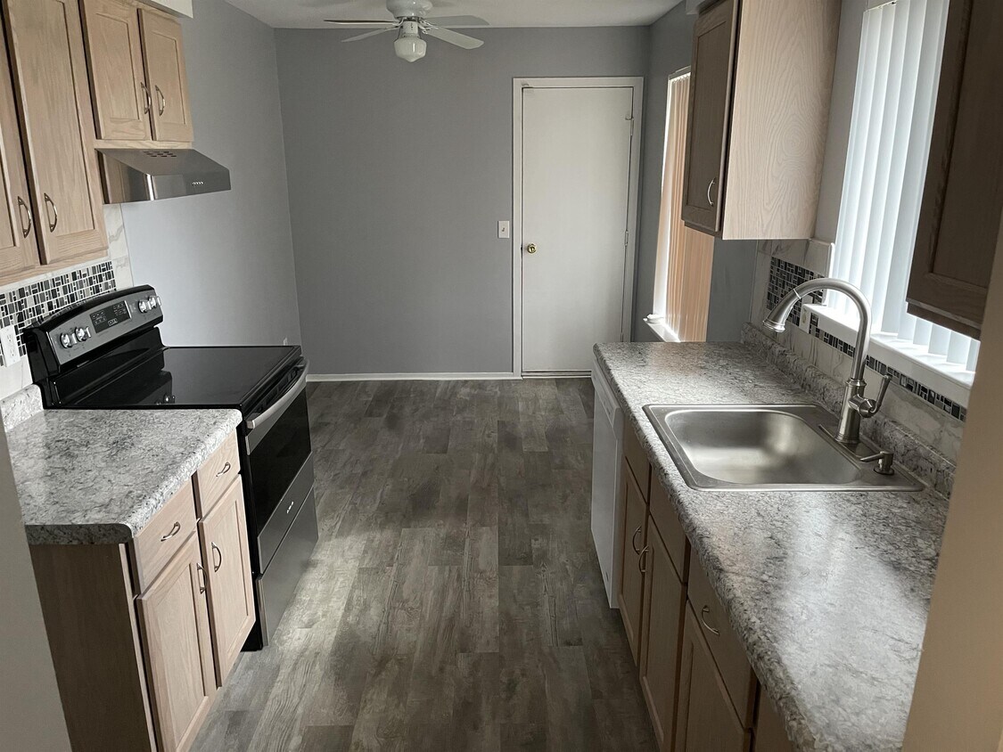 3630 Heritage Pkwy, Dearborn, MI 48124 Townhouse for Rent in Dearborn, MI