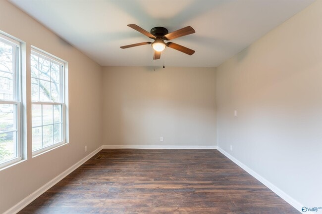 Foto del edificio - 3708 Valleydale Rd NW