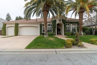 Building Photo - 10602 N Oak Hill Cir