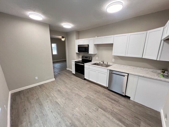 Building Photo - 3 Bed 2 Bath Springfield, Missouri